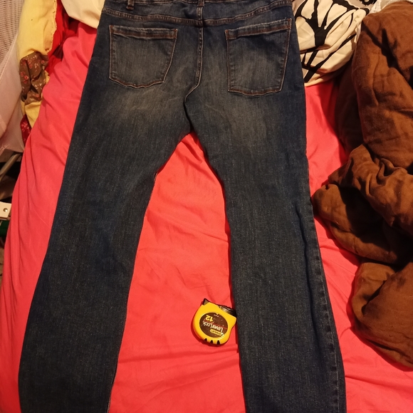 Slightly distressed jeans - Picture 5 of 5